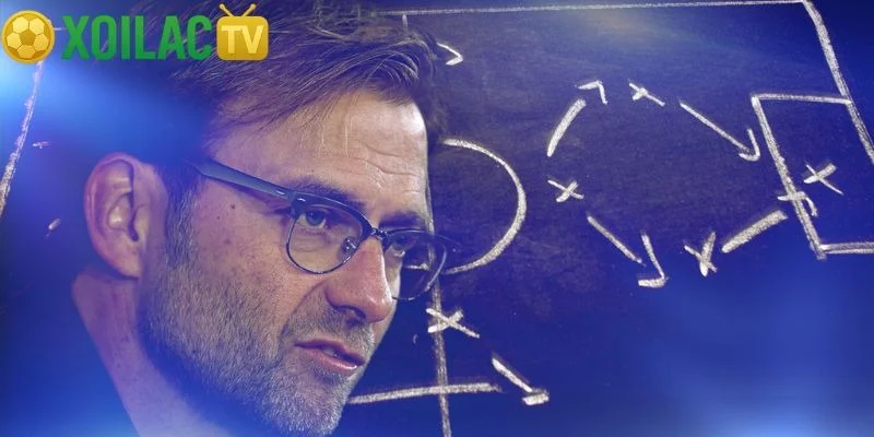 Vai trò của huấn luyện viên trưởng trong một đội bóng