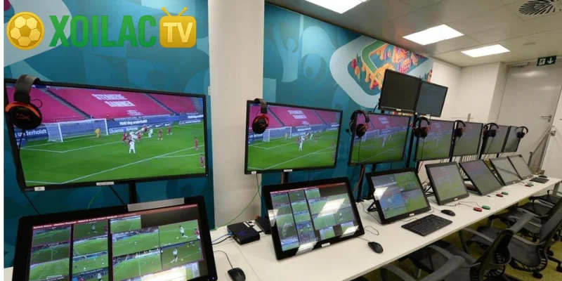 Tranh cãi Man City mất 2 quả penalty trước Newcastle, Rooney đòi công bằng