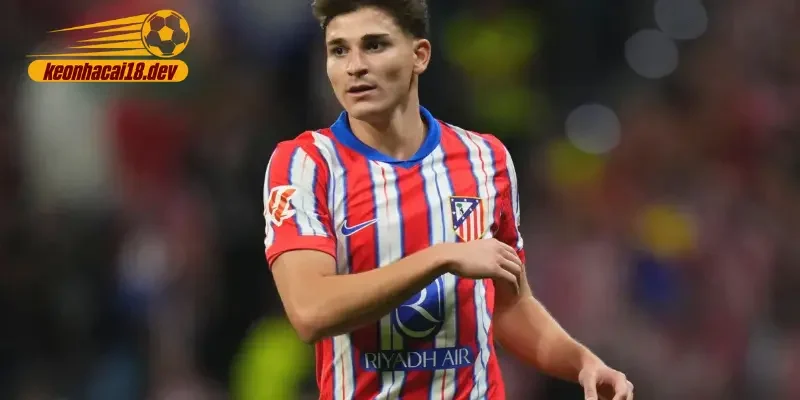 Julián Álvarez hiện đang là ngòi nổ số 1 trên hàng công của Atletico Madrid Julián Álvarez hiện đang là ngòi nổ số 1 trên hàng công của Atletico Madrid